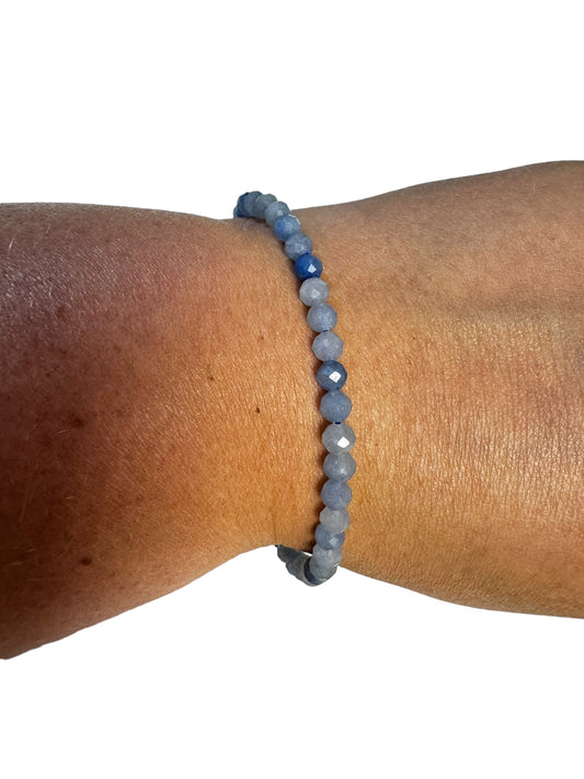 4mm facettiertes blaues Aventurin Armband