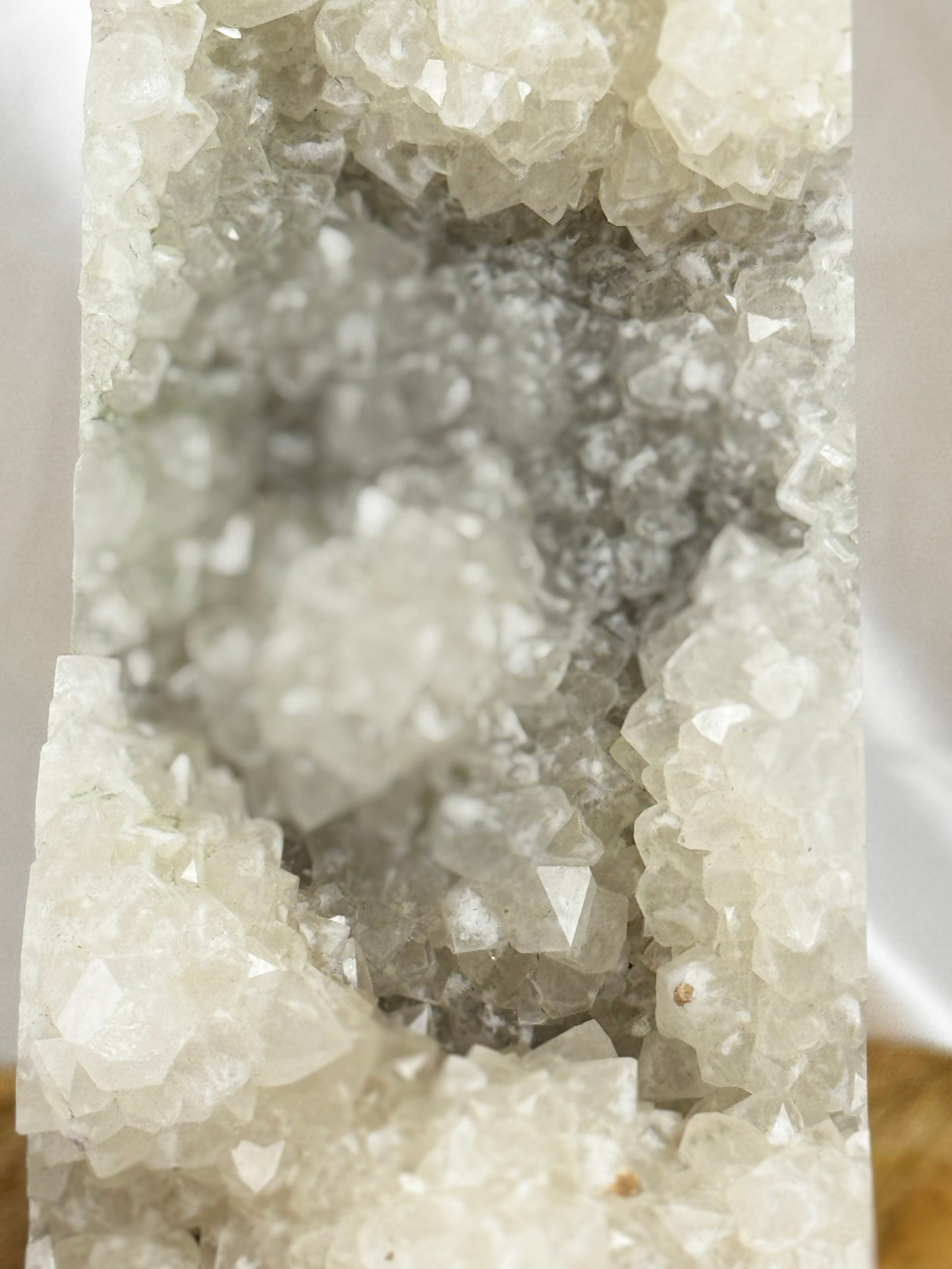 Druzy Quartz Turm 19cm D73