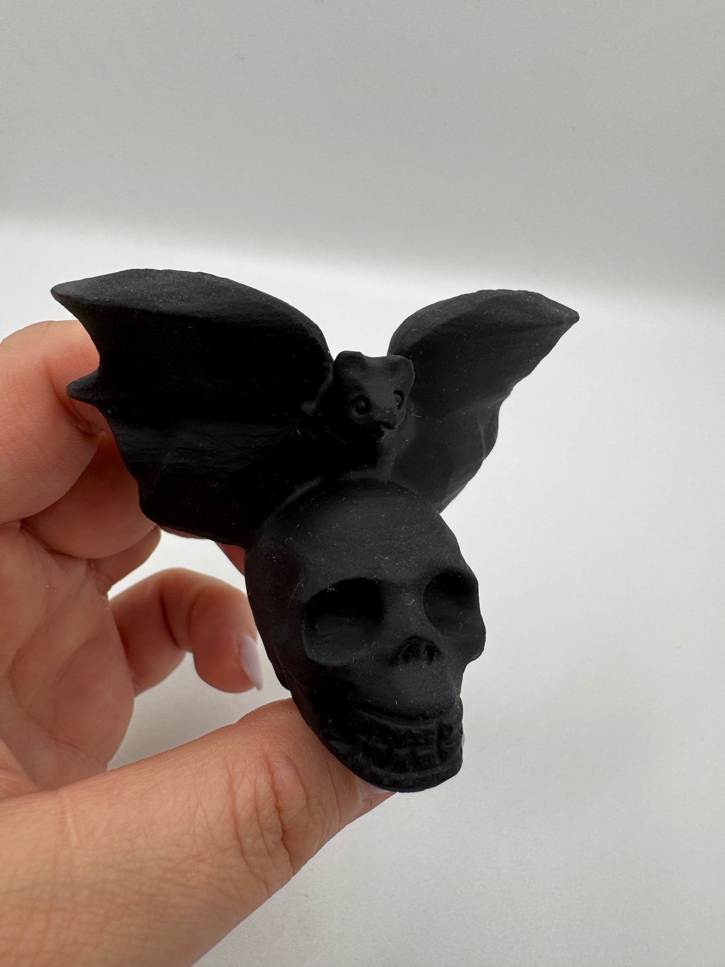 Obsidian Fledermaus auf Totenkopf